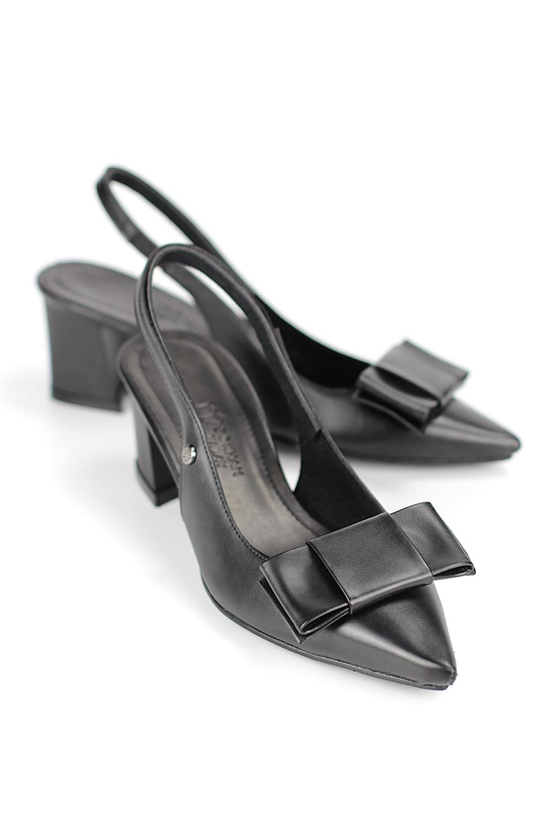 Nira Esnek Yumuşak Kaymaz Taban (4 cm) Siyah Cilt  Açık Lastikli Kadın Kalın Topuklu Köşe Fiyonklu Ayakkabı