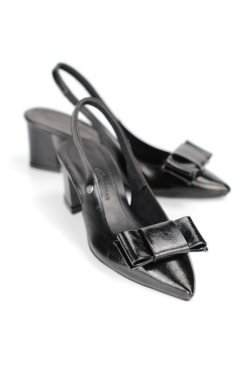 Nira Esnek Yumuşak Kaymaz Taban (4 cm) Siyah Rugan  Açık Lastikli Kadın Kalın Topuklu Köşe Fiyonklu Ayakkabı