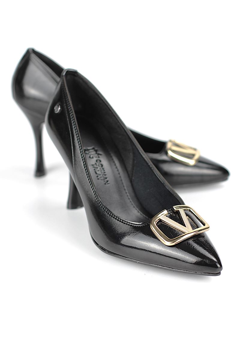 Hana Esnek Yumuşak Kaymaz Taban (8 cm) Siyah Rugan V Toka Kadın Topuklu Ayakkabı