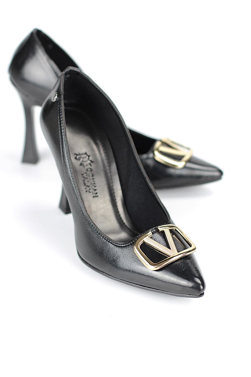 Camille Esnek Yumuşak Kaymaz Taban (10 cm) Siyah Rugan V Toka Kadın Topuklu Ayakkabı