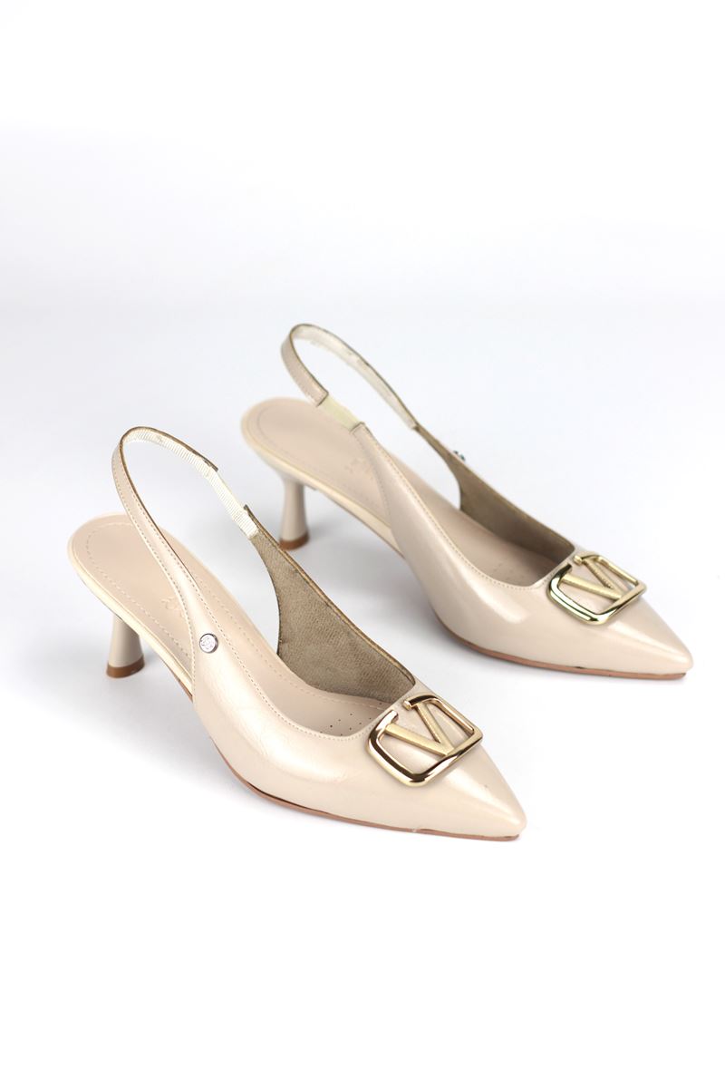 Liselotte Esnek Yumuşak Kaymaz Taban (4 cm) Bej Rugan  Açık Lastikli V Toka Kadın Topuklu Ayakkabı