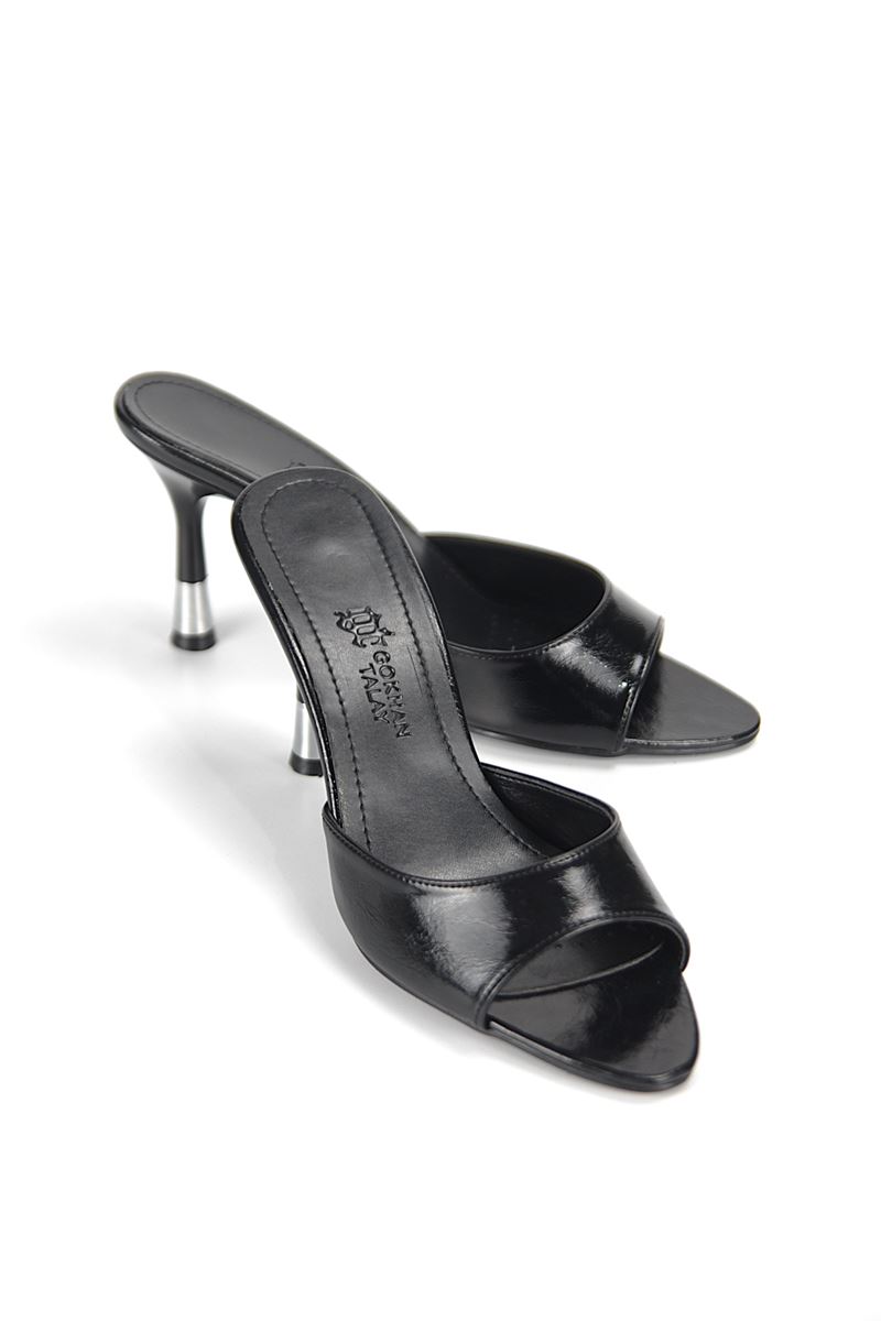 Serenya Esnek Yumuşak Kaymaz Taban (8 cm) Siyah Rugan Gümüş Ökçe Detaylı Kadın Topuklu Terlik