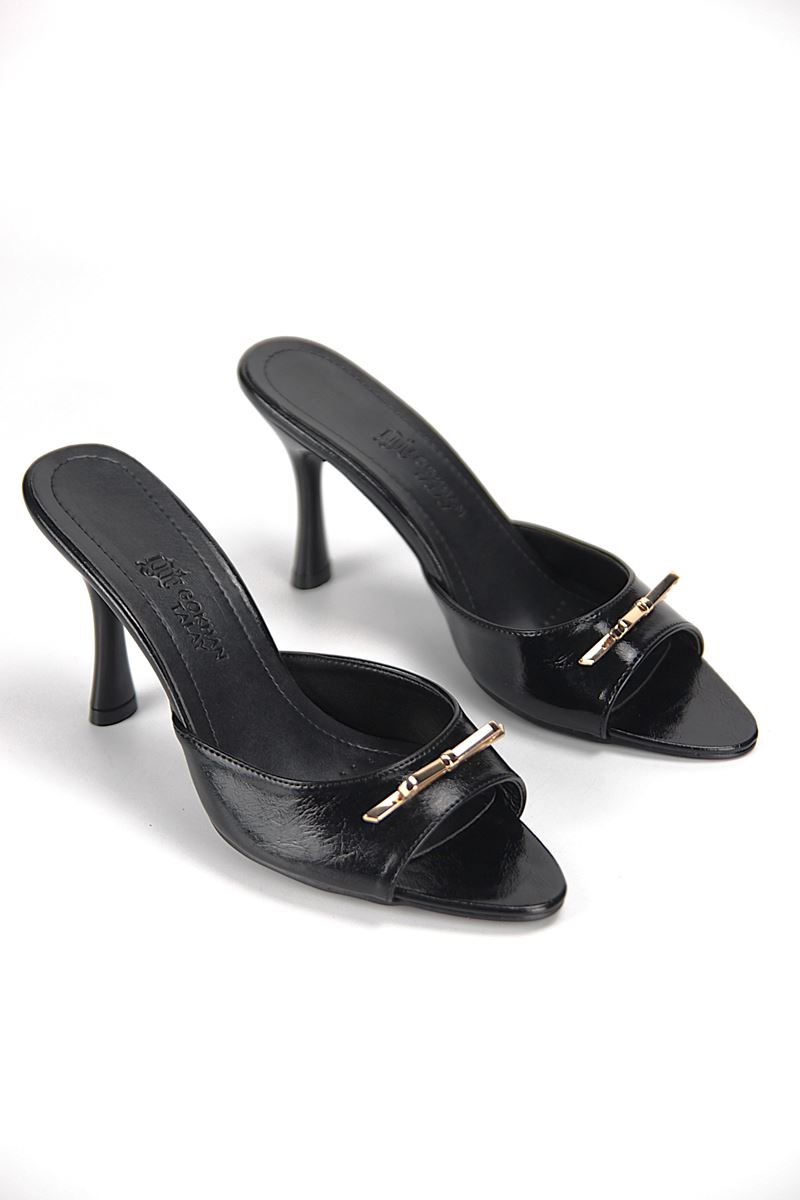 Mirelya Esnek Yumuşak Kaymaz Taban (8 cm) Siyah Rugan Metal Fiyonk Detaylı Kadın Topuklu Terlik