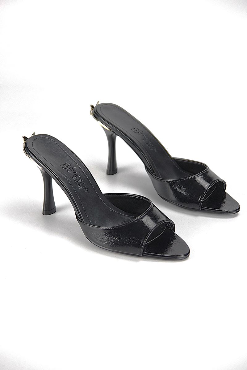 Butterfly Esnek Yumuşak Kaymaz Taban (8 cm) Siyah Rugan Metal Kelebek Detaylı Kadın Topuklu Terlik