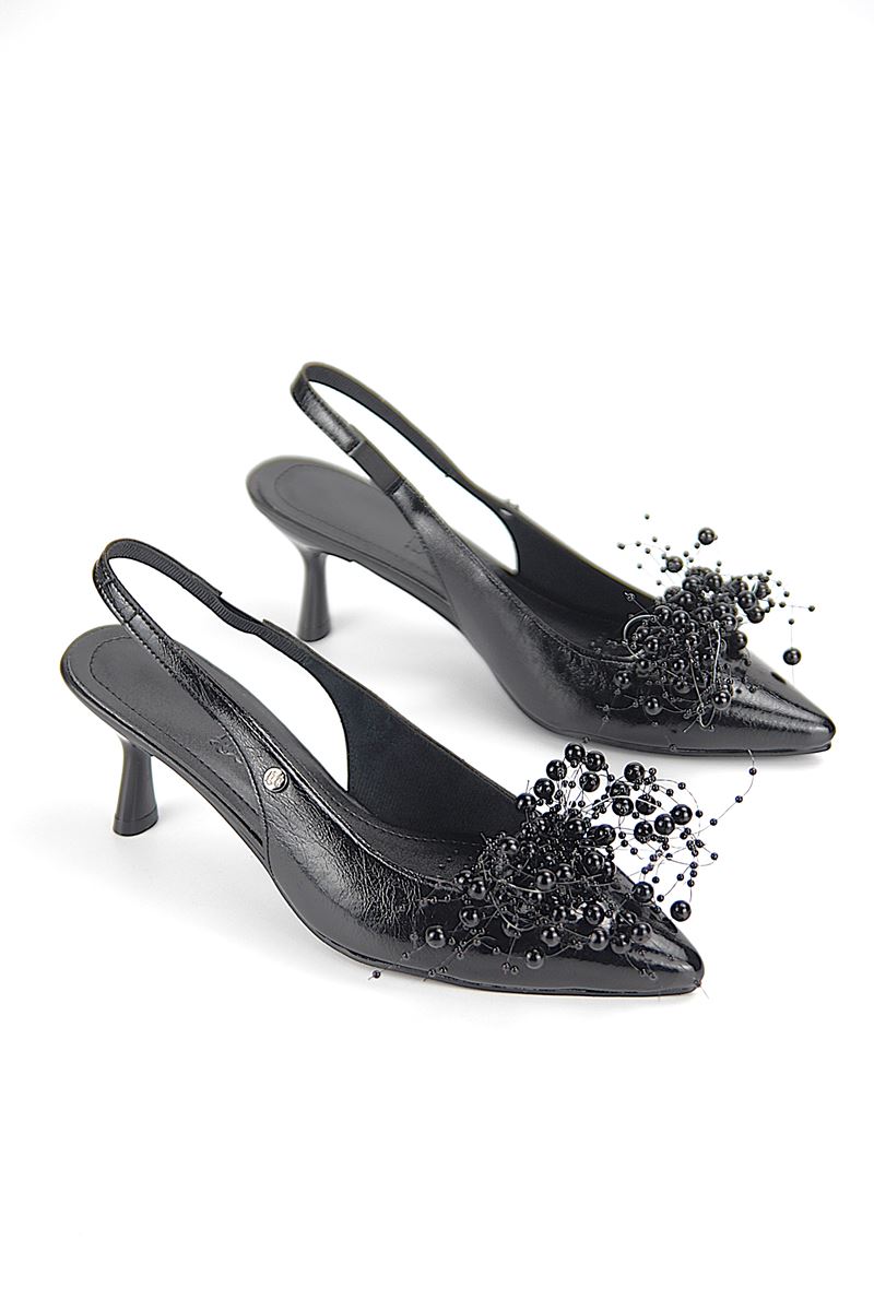 Noir Esnek Yumuşak Kaymaz Taban (4 cm) Siyah Rugan El Yapımı Boncuk Detaylı Açık Lastikli Kadın Topuklu Ayakkabı
