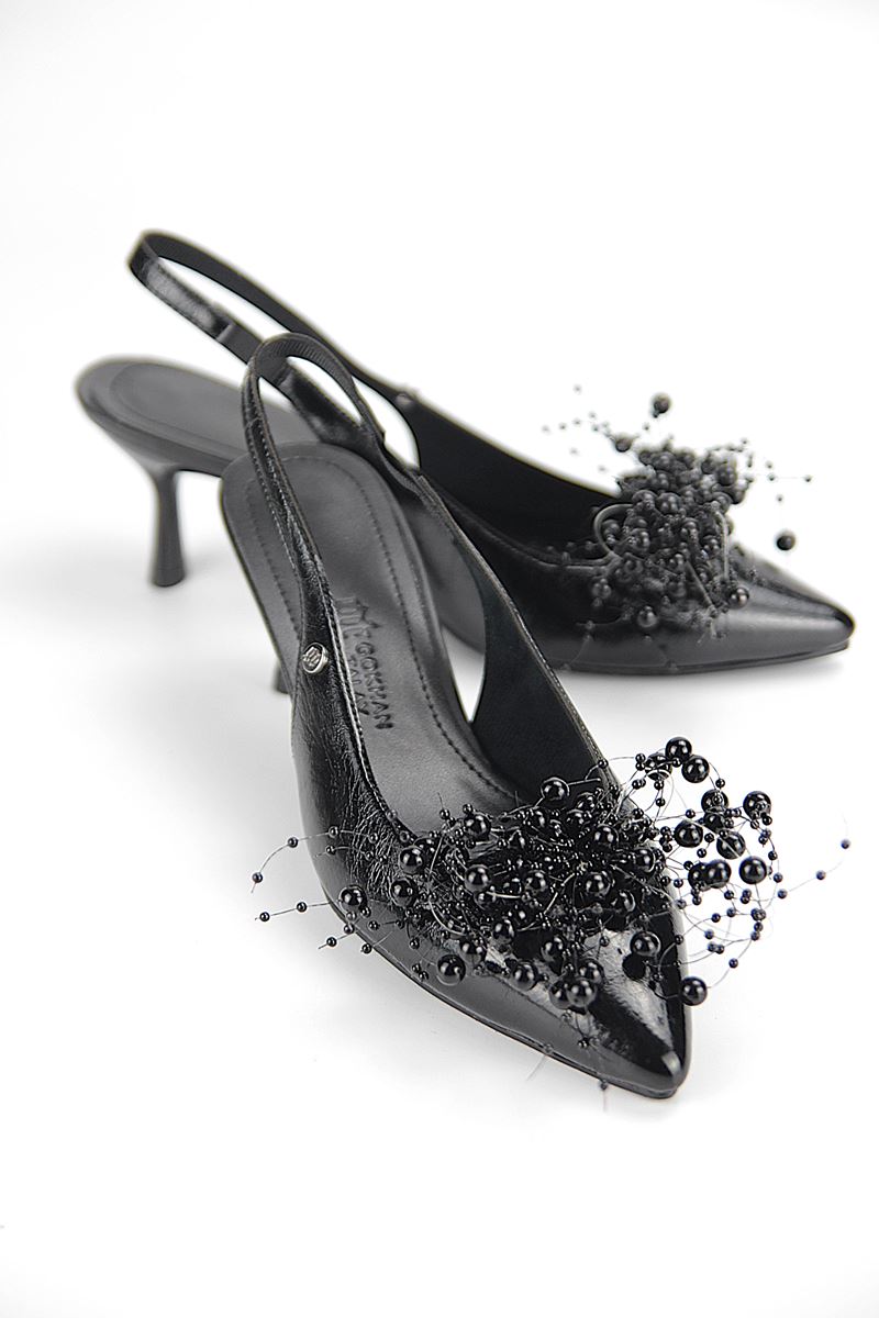 Noir Esnek Yumuşak Kaymaz Taban (4 cm) Siyah Rugan El Yapımı Boncuk Detaylı Açık Lastikli Kadın Topuklu Ayakkabı