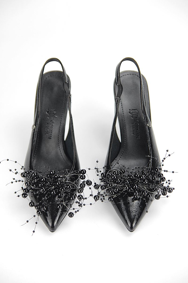 Black Beads Esnek Yumuşak Kaymaz Taban (8 cm) Siyah Rugan El Yapımı Boncuk Detaylı Açık Lastikli Kadın Topuklu Ayakkabı