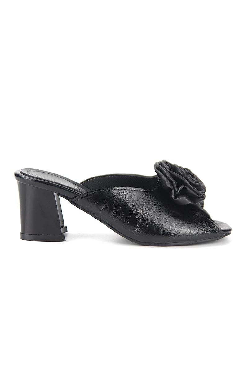 Rosette Esnek Yumuşak Kaymaz Taban (4 cm) Siyah Rugan El Yapımı Gül Detaylı Kadın Kalın Topuklu Terlik