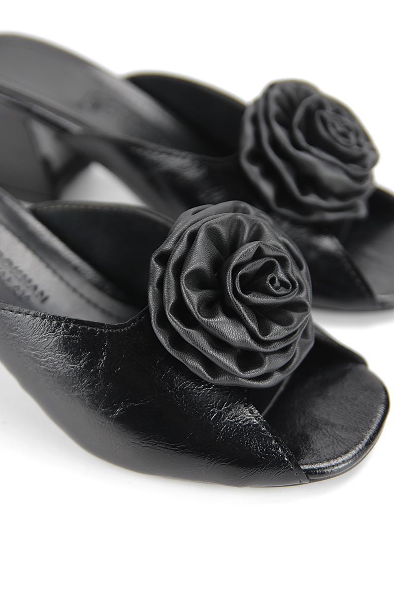 Rosette Esnek Yumuşak Kaymaz Taban (4 cm) Siyah Rugan El Yapımı Gül Detaylı Kadın Kalın Topuklu Terlik