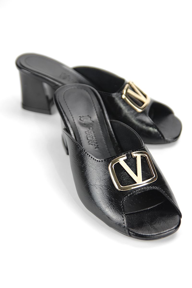 Vespera Esnek Yumuşak Kaymaz Taban (4 cm) Siyah Rugan V Toka Kadın Kalın Topuklu Terlik