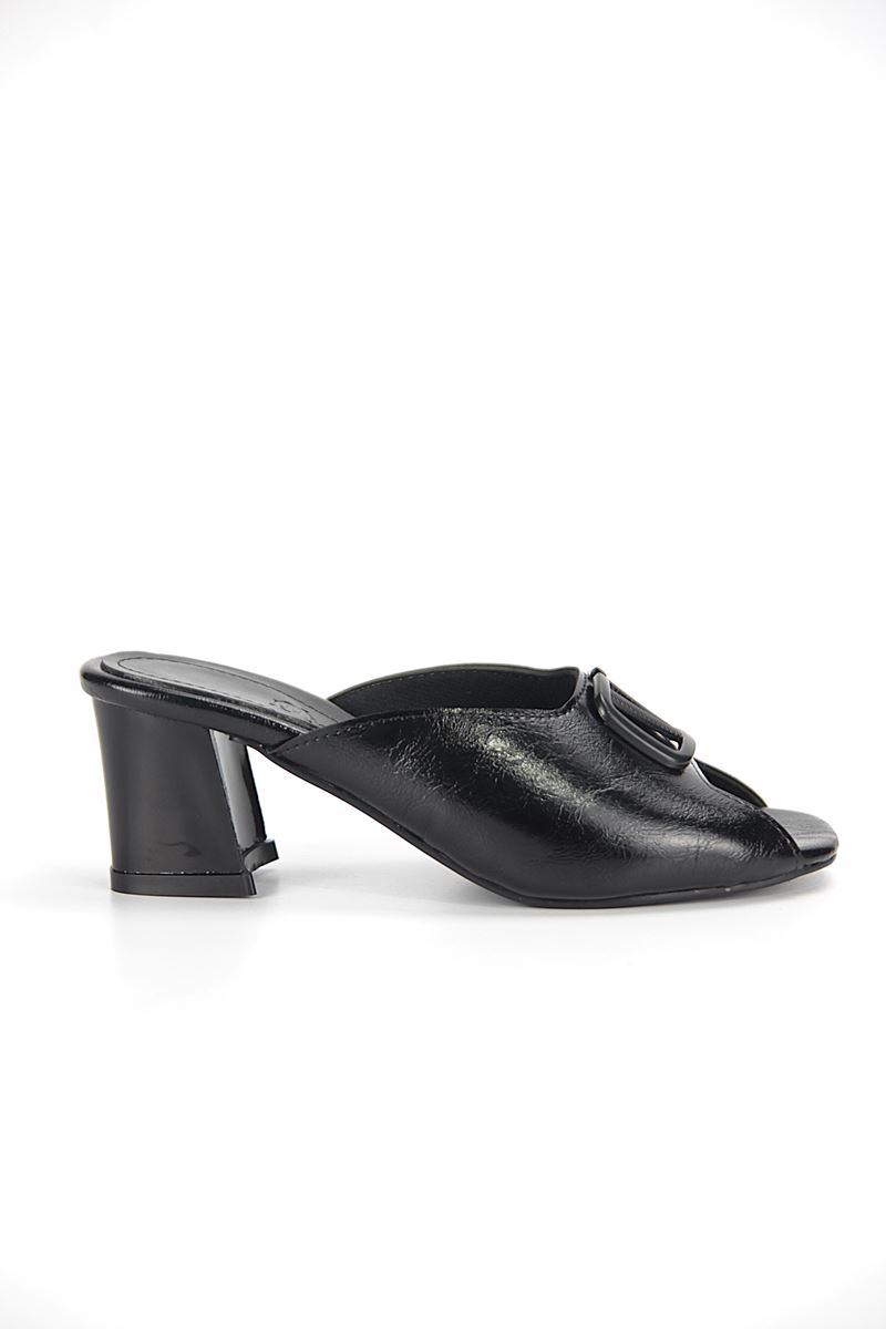 Nayara Esnek Yumuşak Kaymaz Taban (4 cm) Siyah Rugan Mat V Toka Kadın Kalın Topuklu Terlik