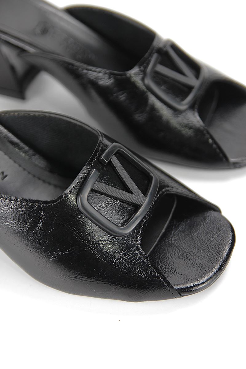 Nayara Esnek Yumuşak Kaymaz Taban (4 cm) Siyah Rugan Mat V Toka Kadın Kalın Topuklu Terlik