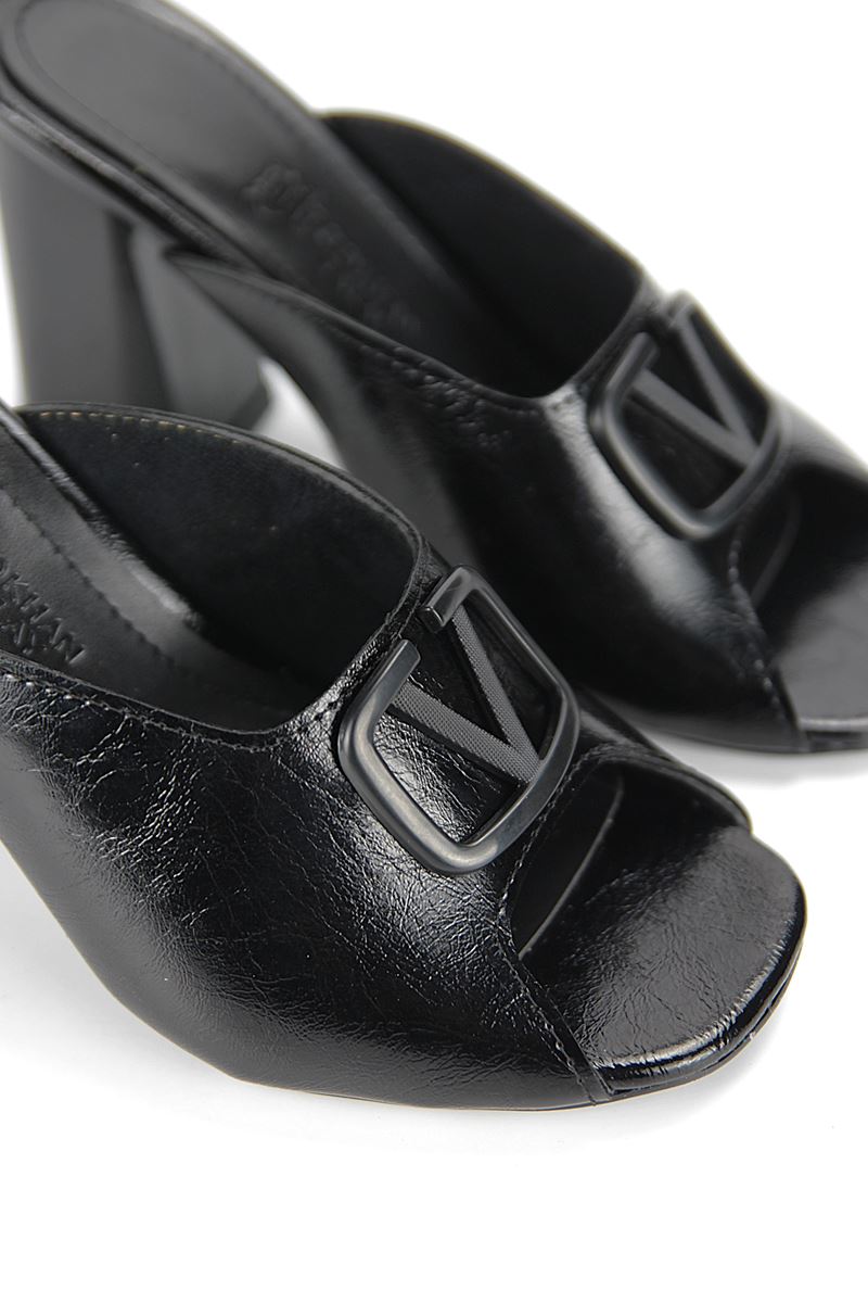 Arvessa Esnek Yumuşak Kaymaz Taban (8 cm) Siyah Rugan Mat V Toka Kadın Kalın Topuklu Terlik