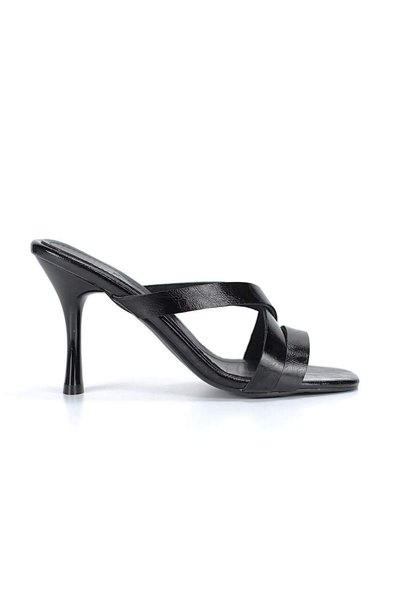 Elowen Esnek Yumuşak Kaymaz Taban (8 cm) Siyah Rugan  Çapraz Bantlı Kadın Topuklu Terlik