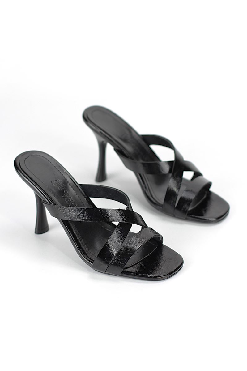 Elowen Esnek Yumuşak Kaymaz Taban (8 cm) Siyah Rugan  Çapraz Bantlı Kadın Topuklu Terlik