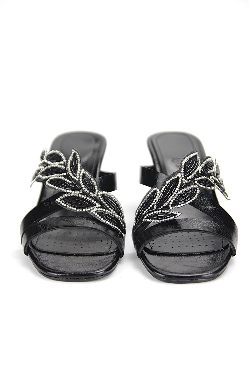 Daphne Esnek Yumuşak Kaymaz Taban (4 cm) Siyah Rugan Taşlı Yaprak Detaylı Kadın Topuklu Terlik