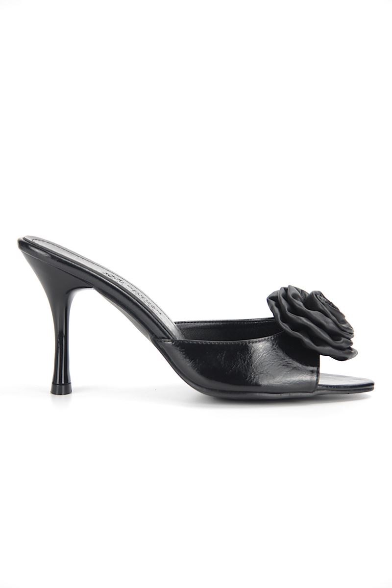 Rosalie Esnek Yumuşak Kaymaz Taban (8 cm) Siyah Rugan El Yapımı Gül Detaylı Kadın Topuklu Terlik