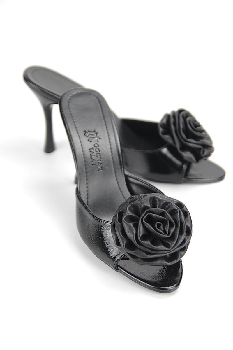 Rosalie Esnek Yumuşak Kaymaz Taban (8 cm) Siyah Rugan El Yapımı Gül Detaylı Kadın Topuklu Terlik