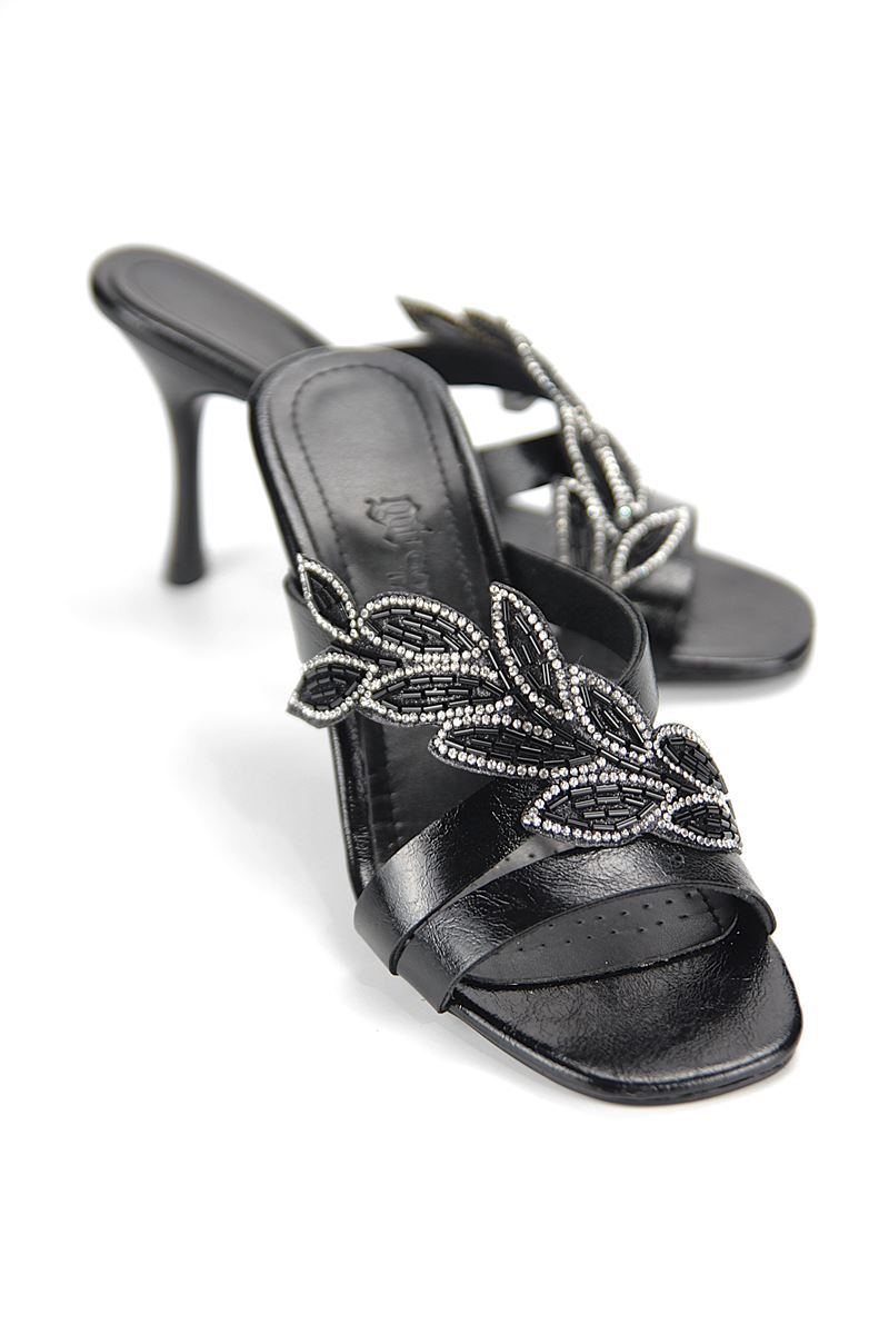 Tamara Esnek Yumuşak Kaymaz Taban (8 cm) Siyah Rugan Taşlı Yaprak Detaylı Kadın Topuklu Terlik