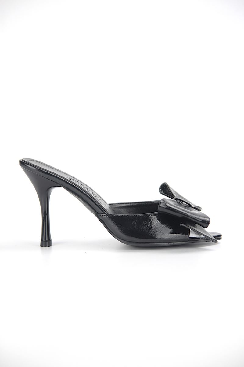 Ribbon Esnek Yumuşak Kaymaz Taban (8 cm) Siyah Rugan Fiyonk Detaylı Kadın Topuklu Terlik