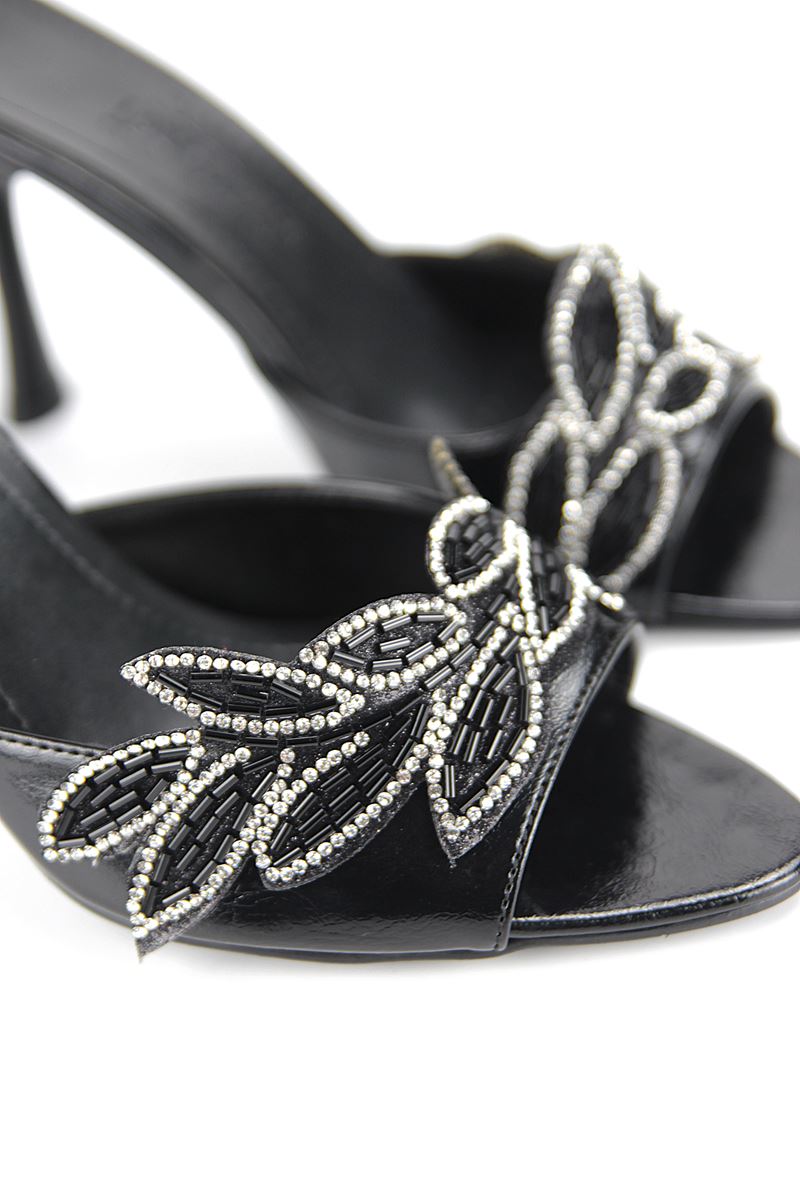 Melantha Esnek Yumuşak Kaymaz Taban (8 cm) Siyah Rugan Taşlı Yaprak Detaylı Kadın Topuklu Terlik