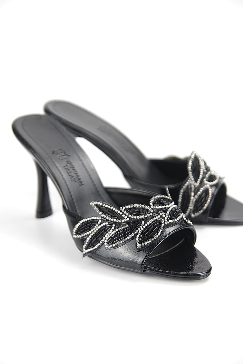 Melantha Esnek Yumuşak Kaymaz Taban (8 cm) Siyah Rugan Taşlı Yaprak Detaylı Kadın Topuklu Terlik
