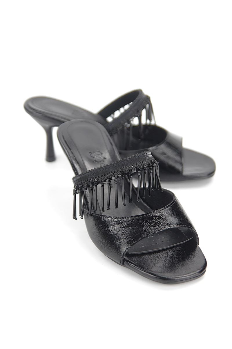 Tessa Esnek Yumuşak Kaymaz Taban (4 cm) Siyah Rugan Boncuk Püsküllü Kadın Topuklu Terlik