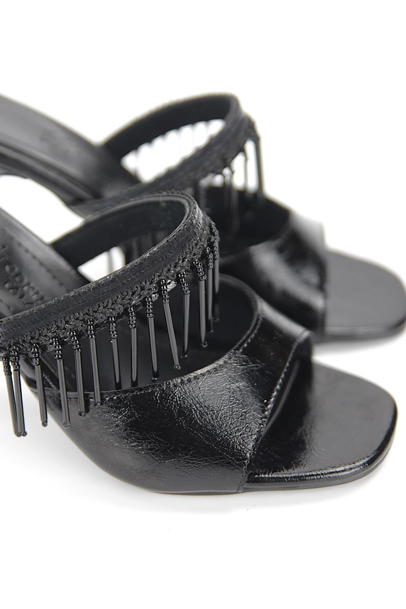 Frina Esnek Yumuşak Kaymaz Taban (8 cm) Siyah Rugan Boncuk Püsküllü Kadın Topuklu Terlik