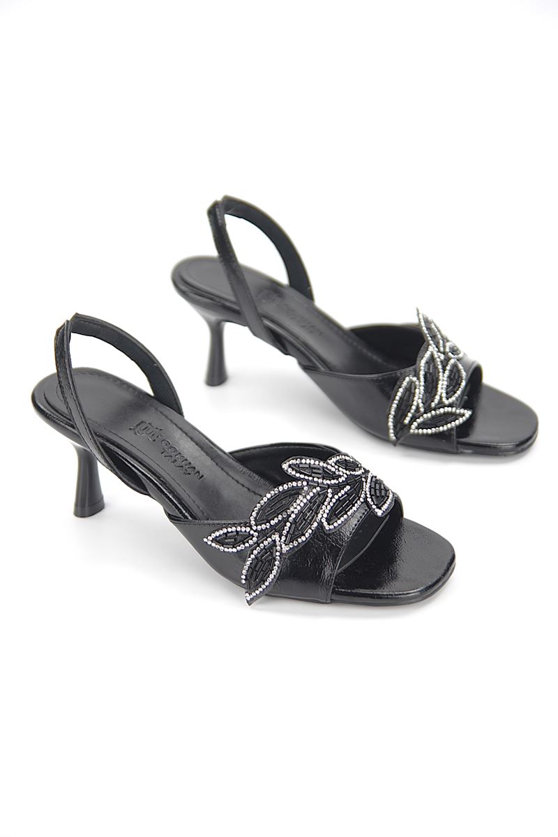 Arlen Esnek Yumuşak Kaymaz Taban (4 cm) Siyah Rugan Taşlı Yaprak Detaylı Kadın Topuklu Ayakkabı