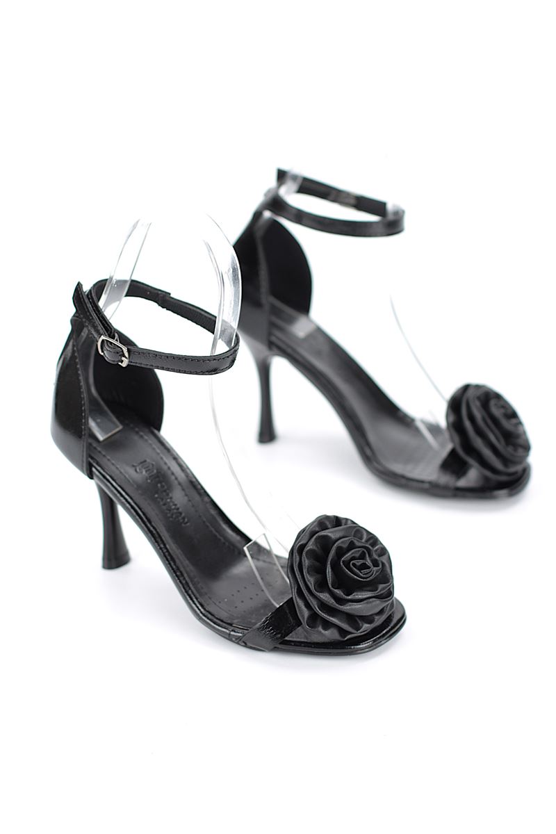 Veyra Esnek Yumuşak Kaymaz Taban (8 cm) Siyah Rugan El Yapımı Gül Detaylı Kadın Topuklu Ayakkabı