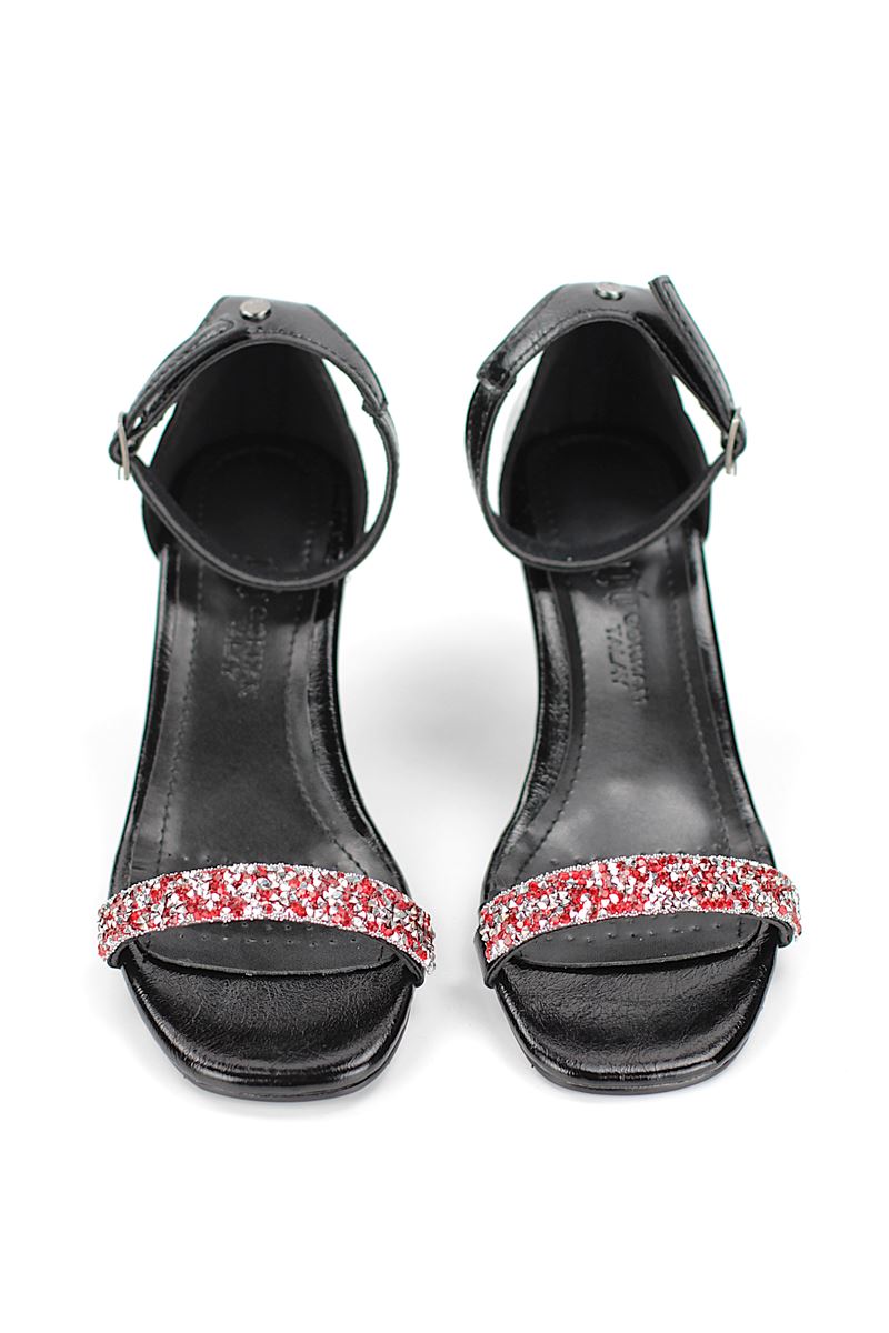 Vexira Esnek Yumuşak Kaymaz Taban (4 cm) Siyah Rugan  Kırmızı Taş Bantlı Kadın Topuklu Ayakkabı
