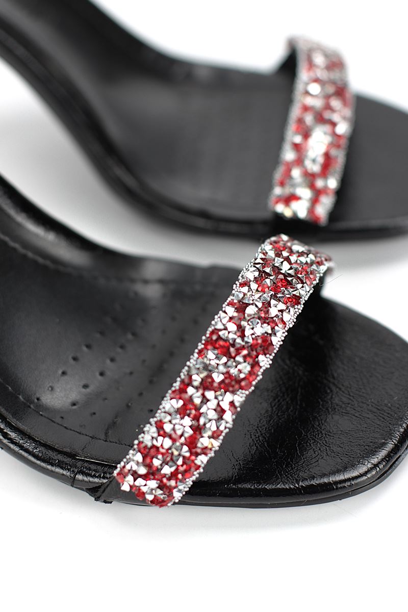 Raven Esnek Yumuşak Kaymaz Taban (8 cm) Siyah Rugan  Kırmızı Taş Bantlı Kadın Topuklu Ayakkabı
