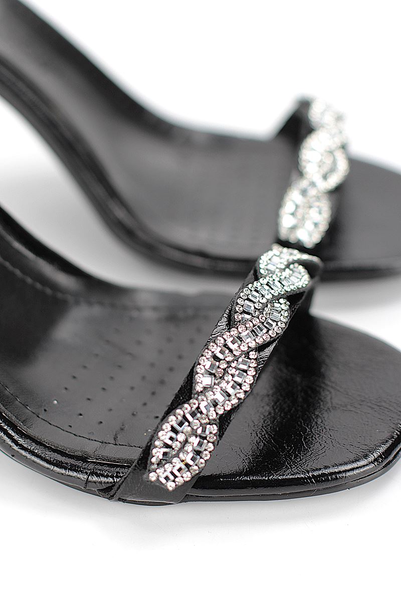 Evelyn Esnek Yumuşak Kaymaz Taban (8 cm) Siyah Rugan Burgu Gümüş Bantlı Kadın Topuklu Ayakkabı