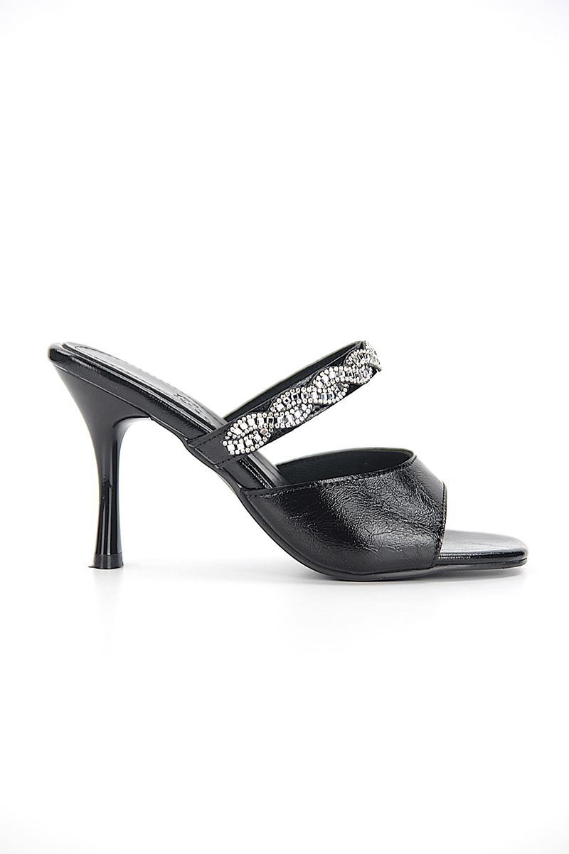 Luma Esnek Yumuşak Kaymaz Taban (8 cm) Siyah Rugan  Tek Bant Burgu Gümüş Bantlı Kadın Topuklu Terlik