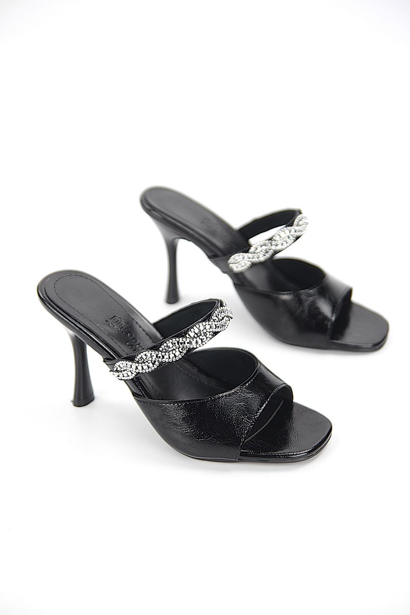 Luma Esnek Yumuşak Kaymaz Taban (8 cm) Siyah Rugan  Tek Bant Burgu Gümüş Bantlı Kadın Topuklu Terlik