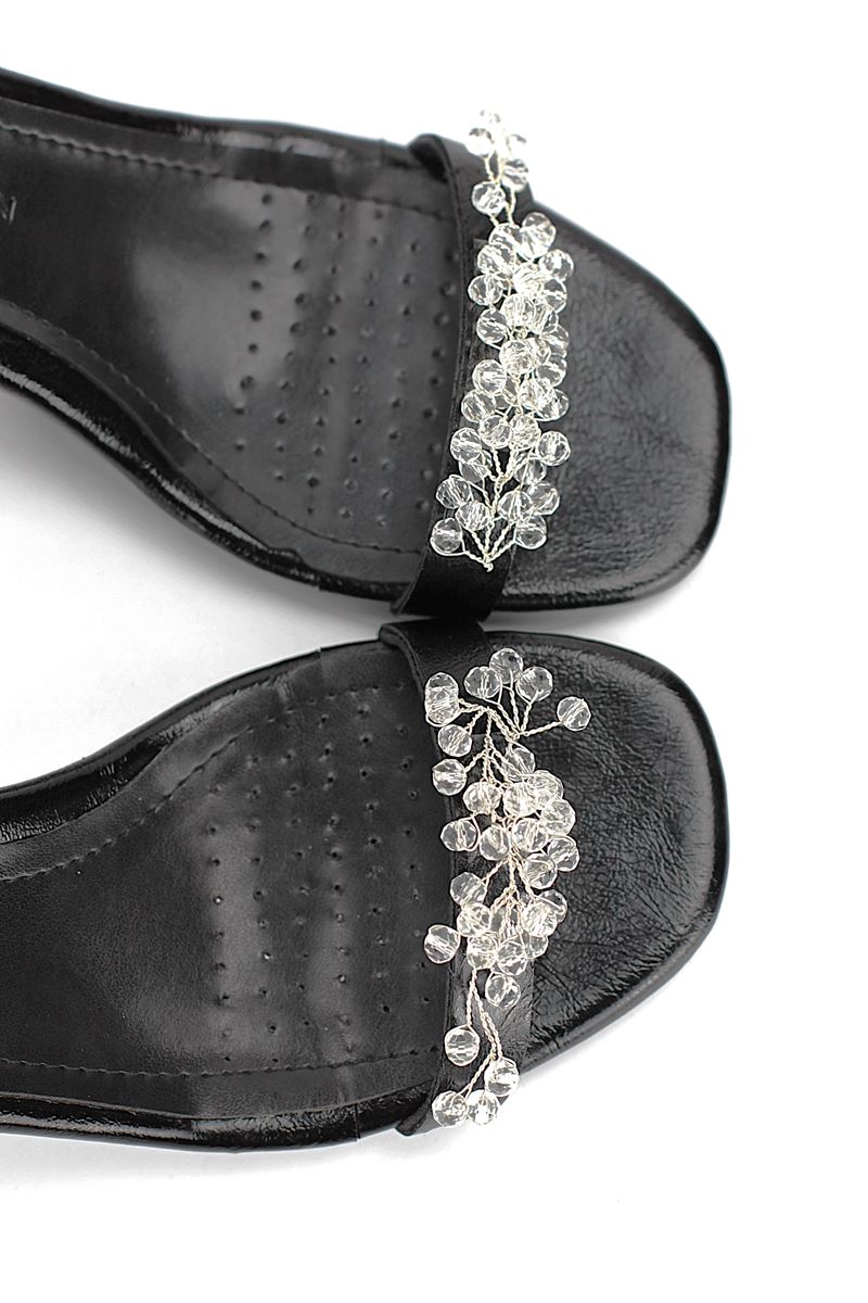 Pearl Esnek Yumuşak Kaymaz Taban (4 cm) Siyah Rugan El Yapımı Şeffaf Boncuk Detaylı Kadın Topuklu Ayakkabı