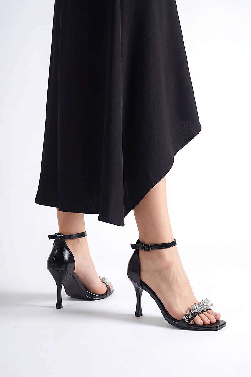 Zaya Esnek Yumuşak Kaymaz Taban (8 cm) Siyah Rugan El Yapımı Gümüş Boncuk Detaylı Kadın Topuklu Ayakkabı