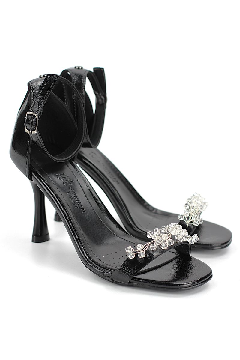 Zaya Esnek Yumuşak Kaymaz Taban (8 cm) Siyah Rugan El Yapımı Şeffaf Boncuk Detaylı Kadın Topuklu Ayakkabı