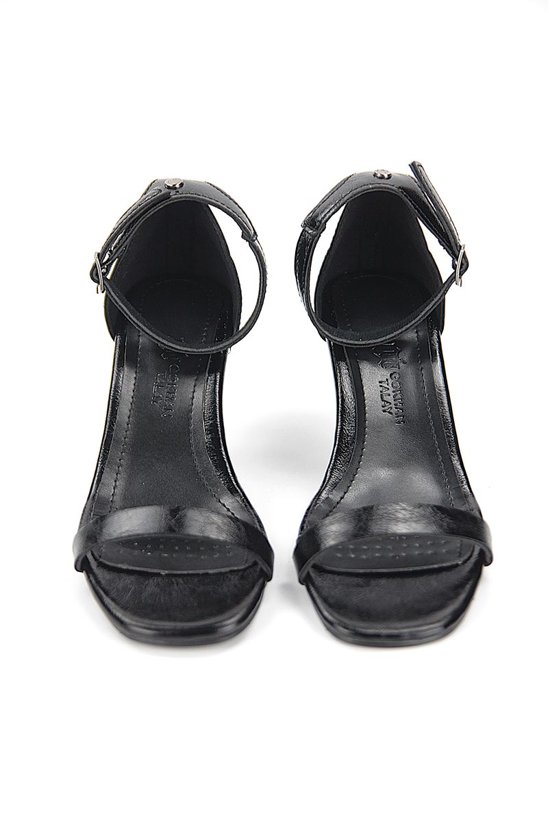 Dalina Esnek Yumuşak Kaymaz Taban (4 cm) Siyah Rugan  Arka Kapalı Ön Bantlı Kadın Topuklu Ayakkabı