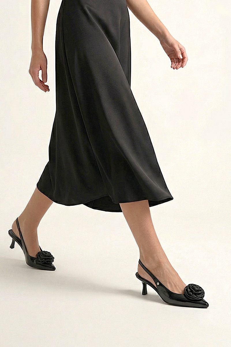 Rose Fairy Esnek Yumuşak Kaymaz Taban (4 cm) Siyah Rugan El Yapımı Gül Detaylı Açık Lastikli Kadın Topuklu Ayakkabı