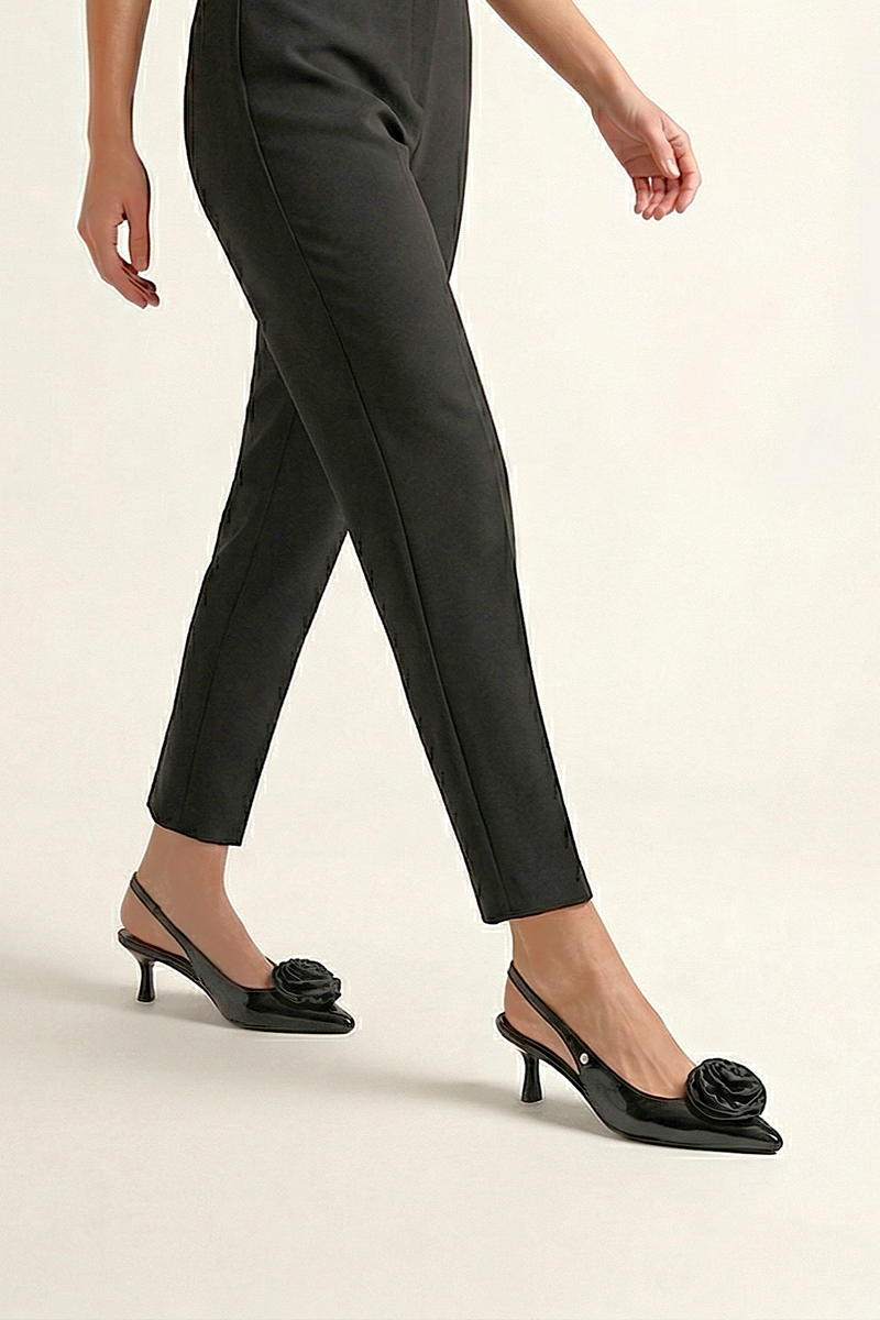 Rose Fairy Esnek Yumuşak Kaymaz Taban (4 cm) Siyah Rugan El Yapımı Gül Detaylı Açık Lastikli Kadın Topuklu Ayakkabı