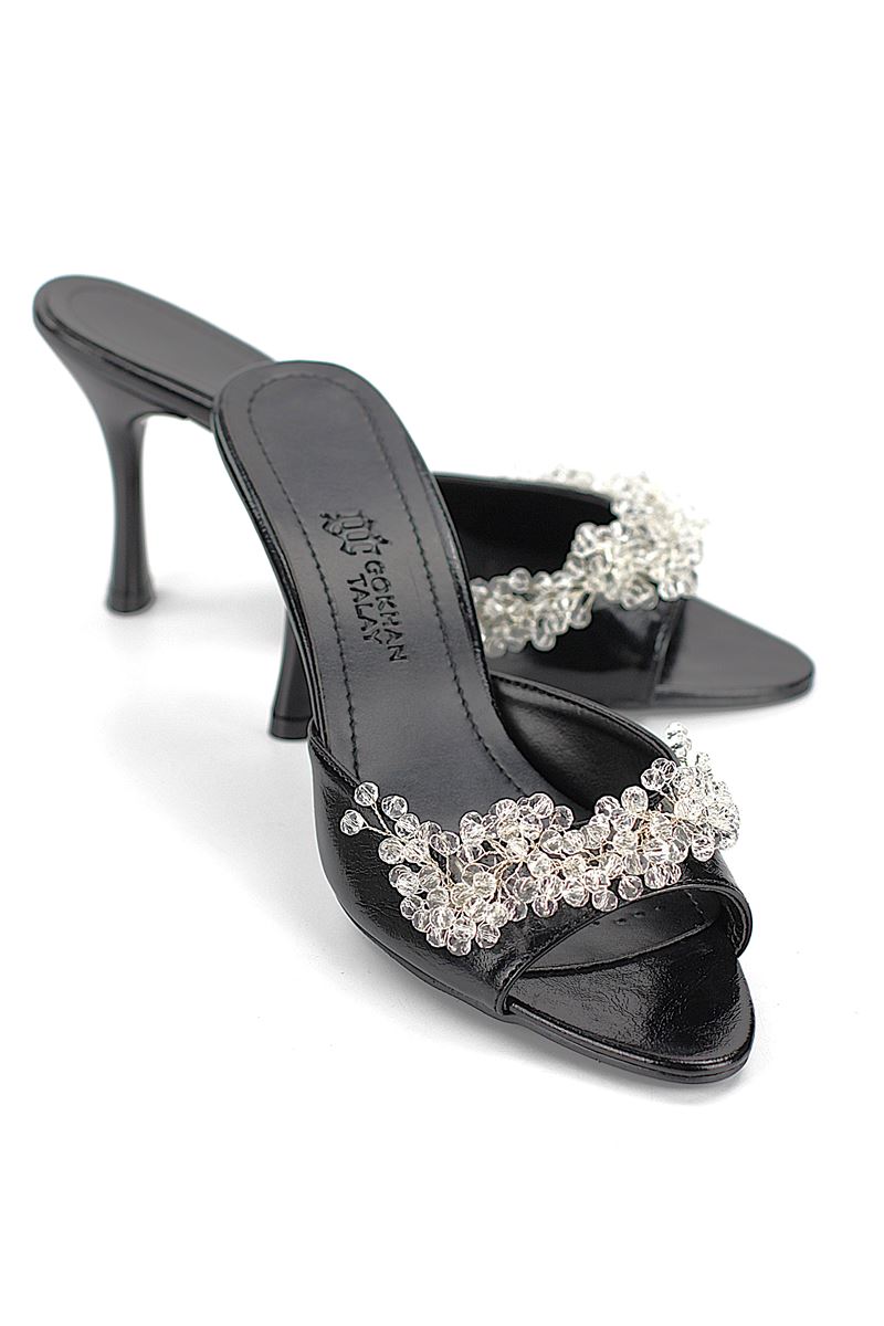 Lucine Esnek Yumuşak Kaymaz Taban (8 cm) Siyah Rugan El Yapımı Şeffaf Boncuk Detaylı Kadın Topuklu Terlik 