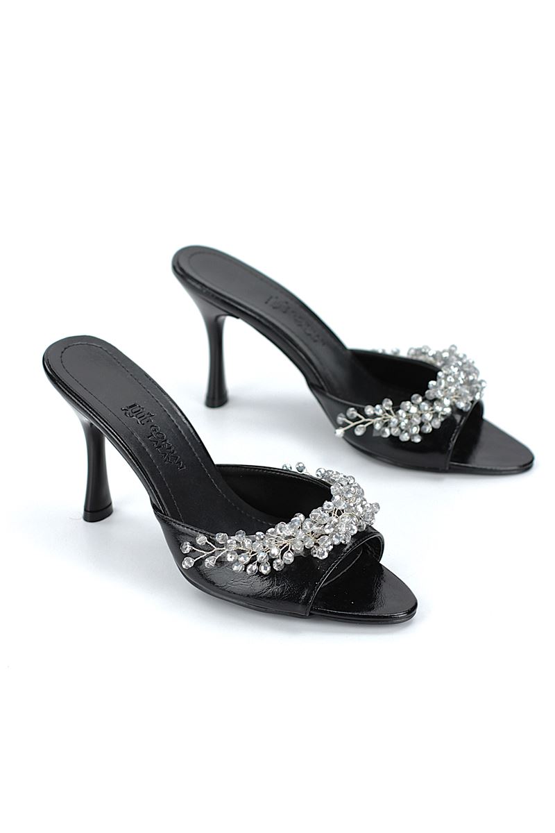 Lucine Esnek Yumuşak Kaymaz Taban (8 cm) Rugan Siyah  El Yapımı Gümüş Boncuk Detaylı Kadın Topuklu Terlik 