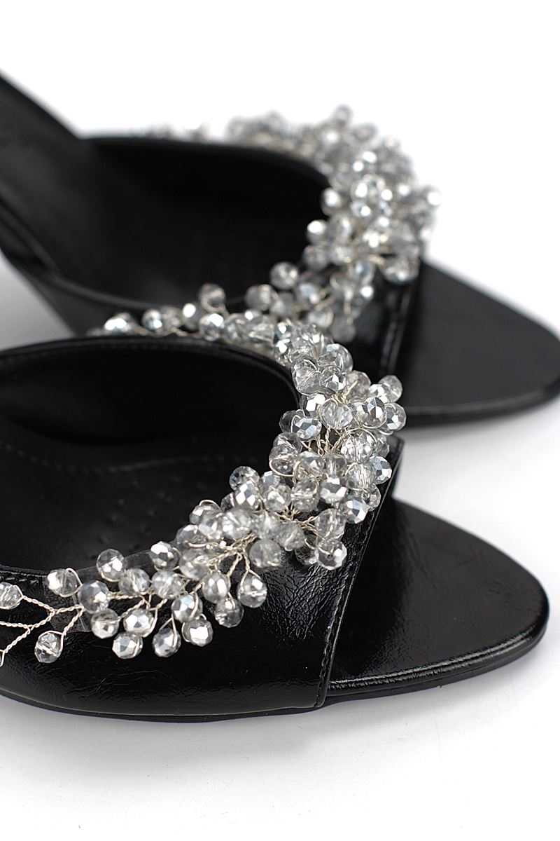 Lucine Esnek Yumuşak Kaymaz Taban (8 cm) Rugan Siyah  El Yapımı Gümüş Boncuk Detaylı Kadın Topuklu Terlik 