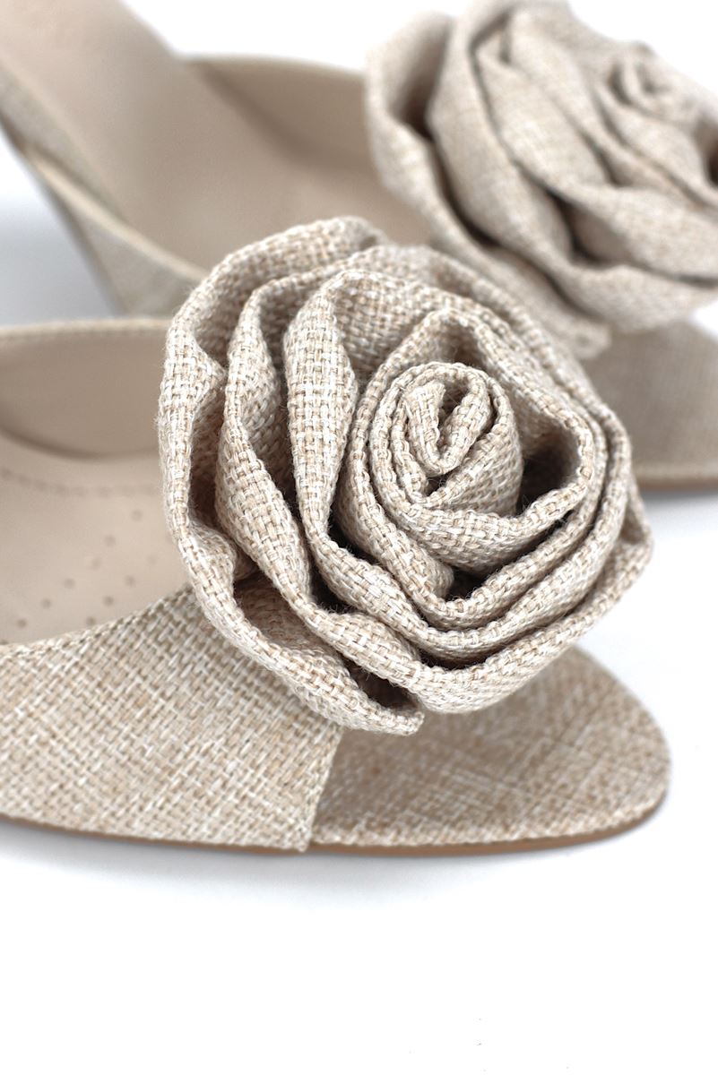 Rosalie Esnek Yumuşak Kaymaz Taban (8 cm) Bej Keten El Yapımı Gül Detaylı Kadın Topuklu Terlik