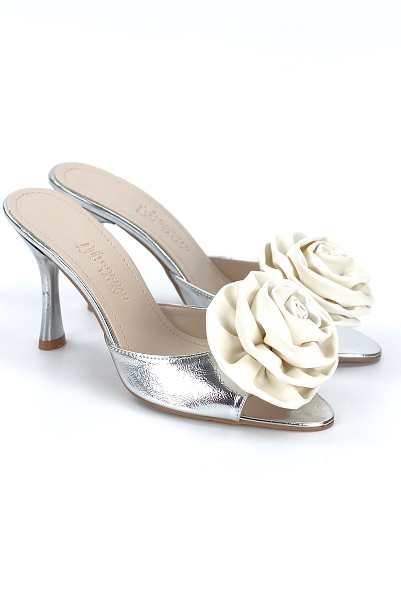 Rodeya Esnek Yumuşak Kaymaz Taban (8 cm) Lame Metalik El Yapımı Gül Detaylı Kadın Topuklu Terlik