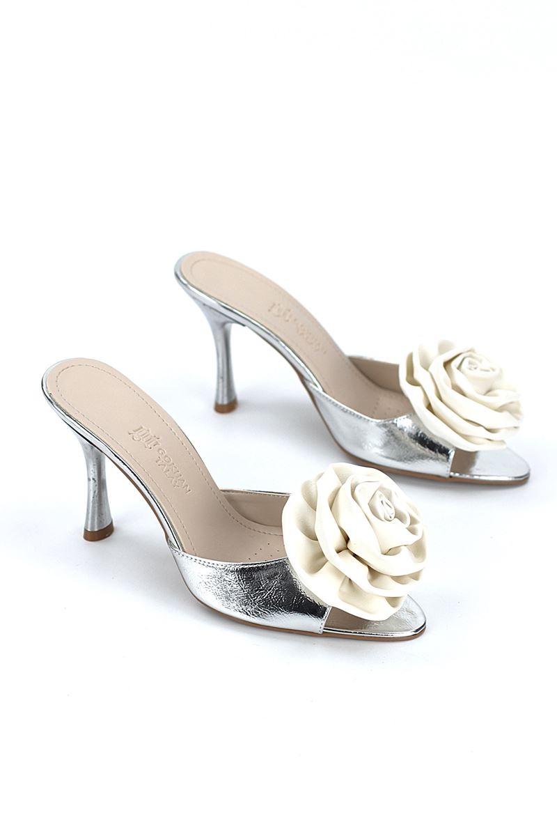 Rodeya Esnek Yumuşak Kaymaz Taban (8 cm) Lame Metalik El Yapımı Gül Detaylı Kadın Topuklu Terlik
