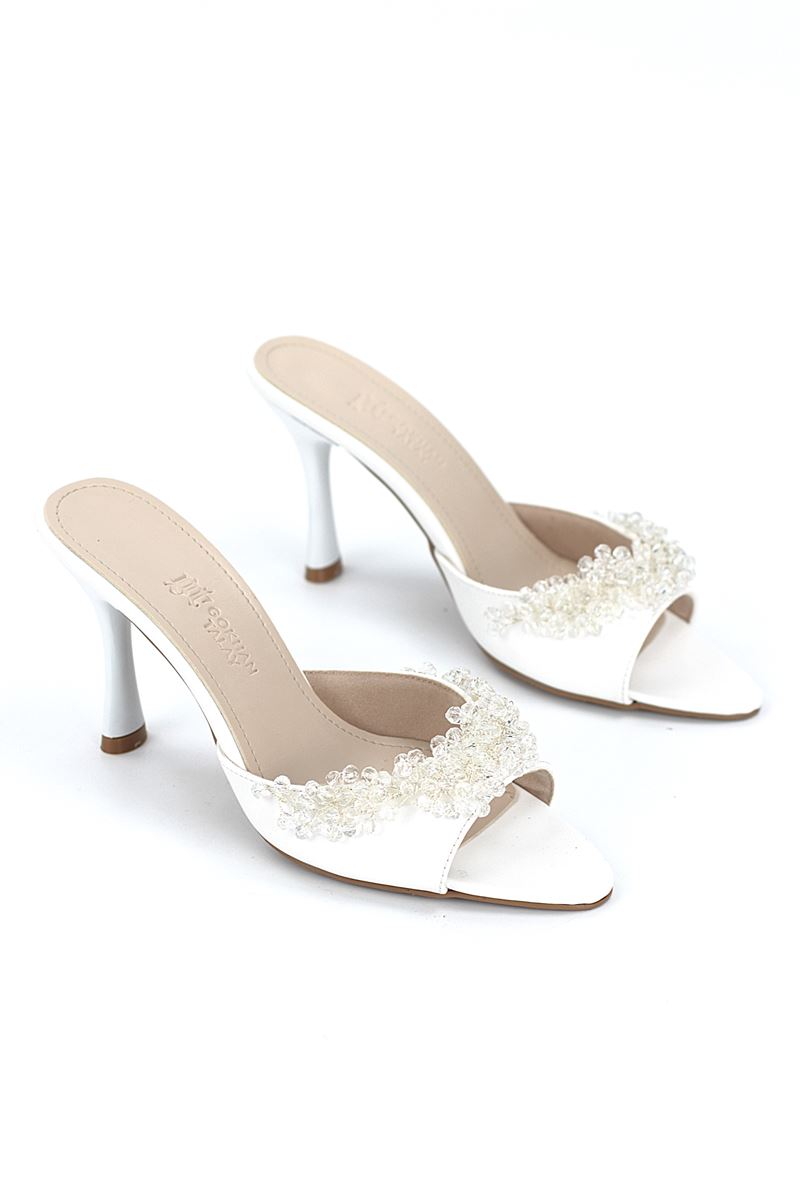 Lucine Esnek Yumuşak Kaymaz Taban (8 cm) Beyaz Cilt El Yapımı Şeffaf Boncuk Detaylı Kadın Topuklu Terlik 