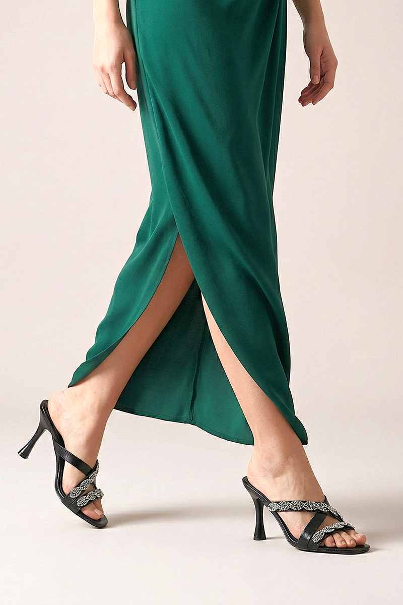 Velmora Esnek Yumuşak Kaymaz Taban (8 cm) Siyah Rugan  Çapraz Çift Sıra Burgu Gümüş Taş Kadın Topuklu Terlik