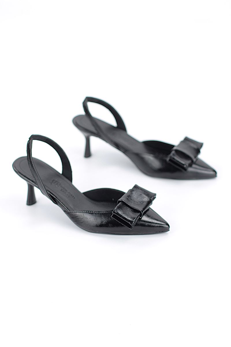 Lavia Esnek Kaymaz Taban Siyah Rugan (4 cm) Köşe Fiyonk Toka Detaylı Kadın Topuklu Ayakkabı